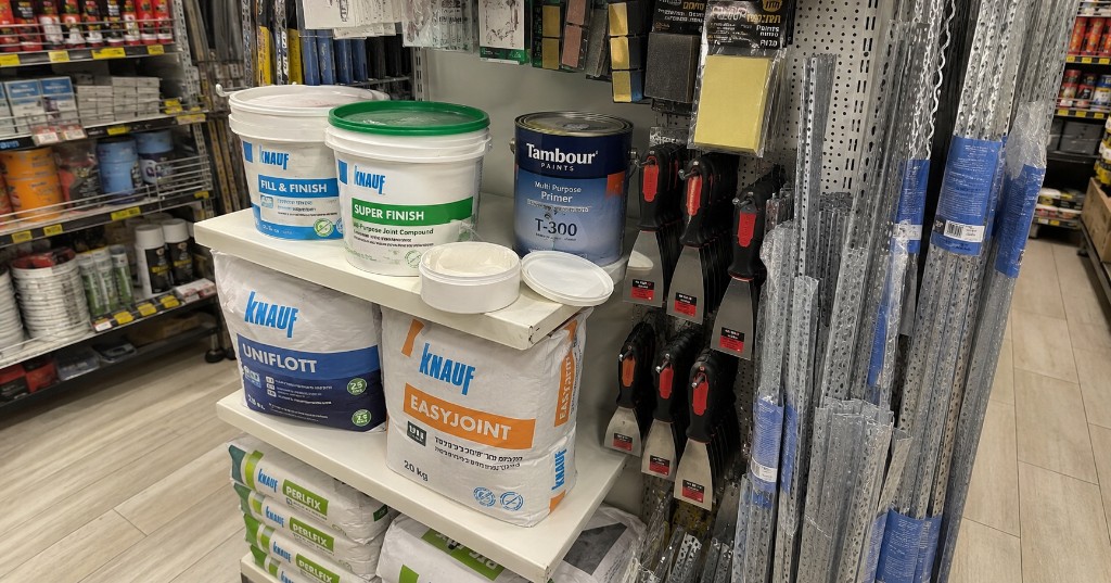 חומרי גבס ותיקון קירות — שפכטל Knauf, פריימר טמבור, מריתים ופרופילי פינה בל.י.א השרון