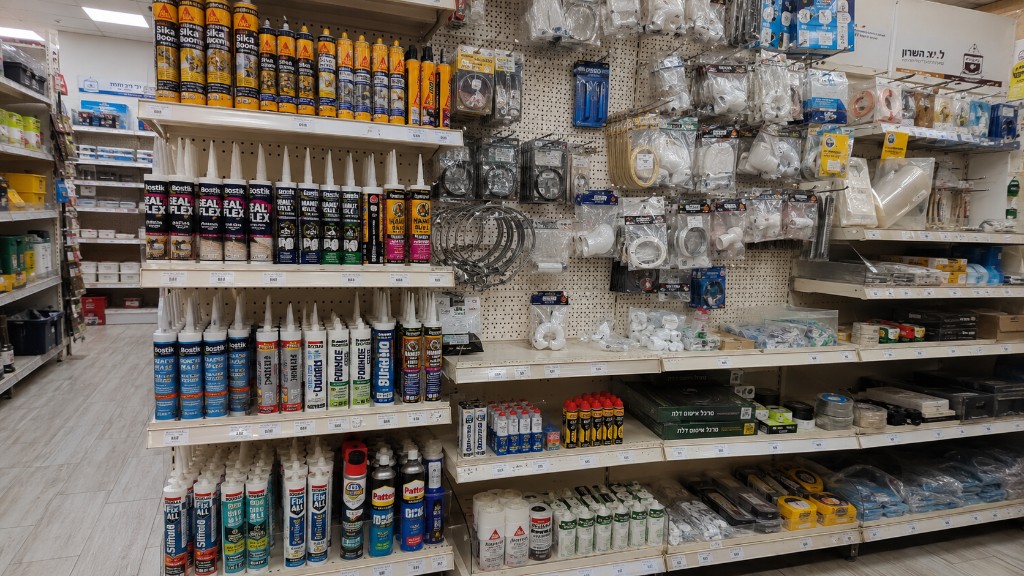 חומרי השלמה לצביעה — סיליקון, דבקים Bostik ו-Sika ואביזרי איטום בטמבוריה כפר סבא