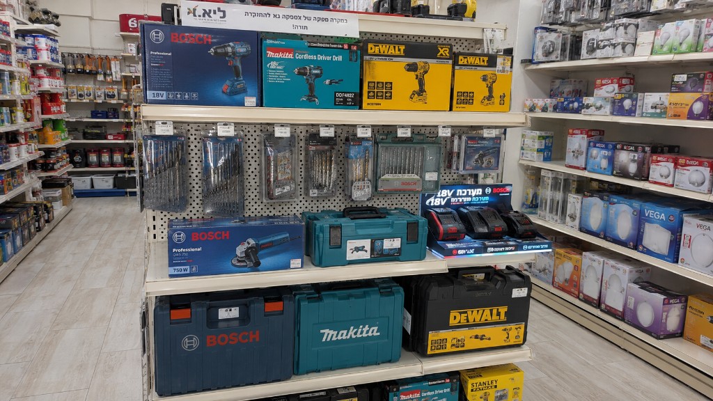מדף כלי עבודה לשיפוצניקים — מקדחות Bosch, Makita ו-DeWalt, משחזות ואביזרים בל.י.א השרון
